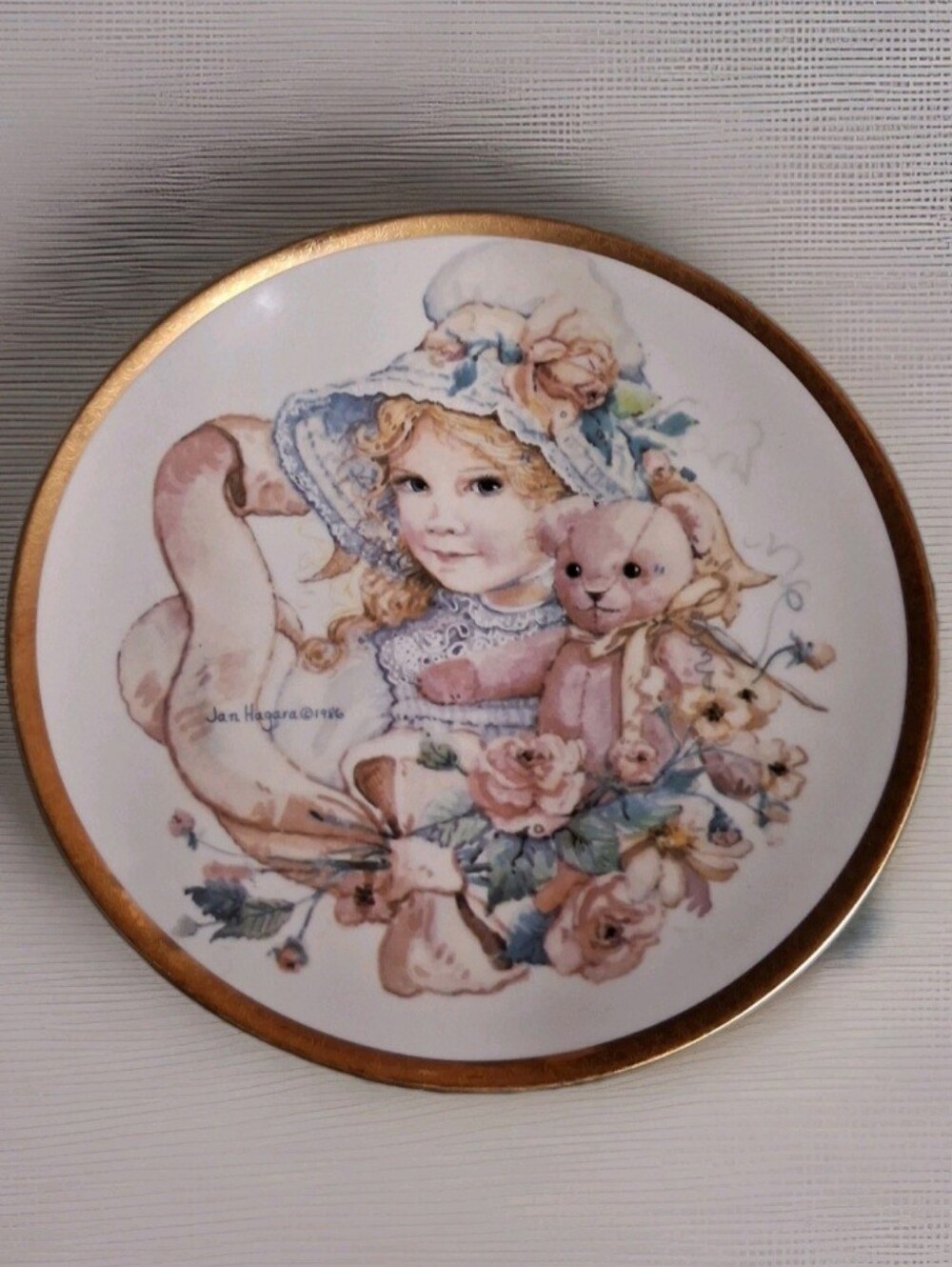 1988 Jan Hagara “HANNAH” Decorative Plate Gold Trim ROMANTIC SERIES #2122